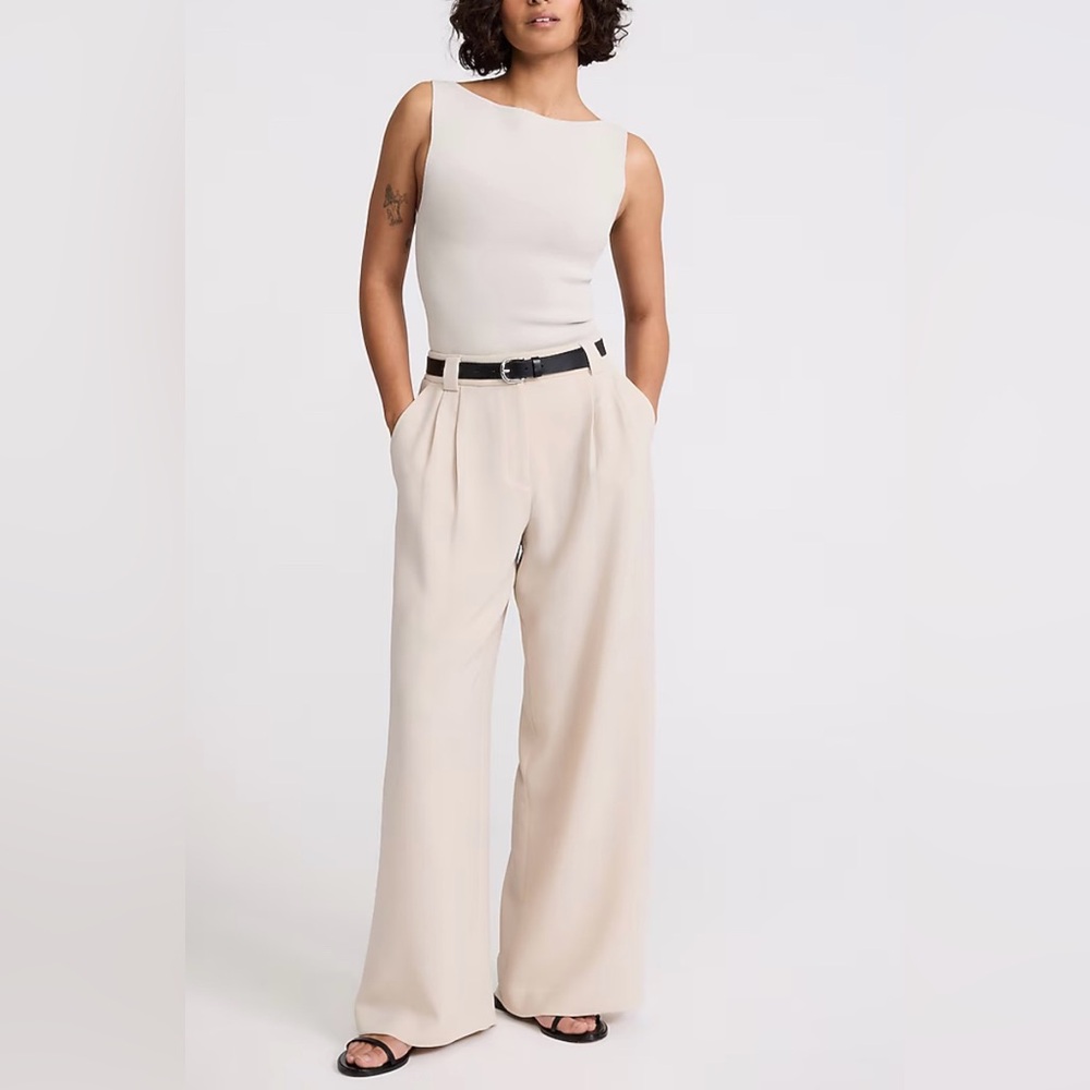Express Stylist High Waisted Textured Wide Leg Pants Warm Ivory Size 8R NWT